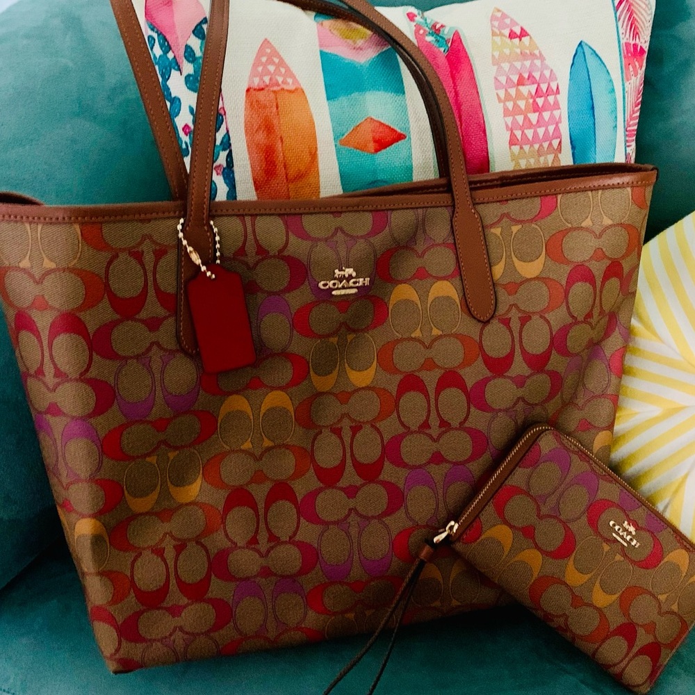 Beautiful Authentic Coach Purse & Wallet Set